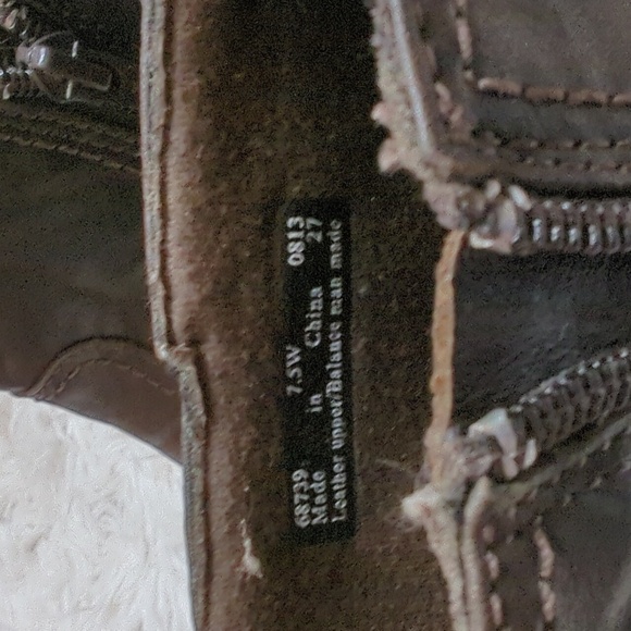 Clarks Bendable Dark Brown Leather Ankle Boots with Zipper - Picture 7 of 10